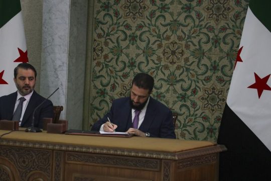 Τον Μάρτιο του 2025 τζιχαντιστικές ομάδες επέδραμαν σε πόλεις και χωριά Αλαουιτών, μέχρι που ο αλ Σαράα έβαλε ένα τέλος στην ανθρωποσφαγή